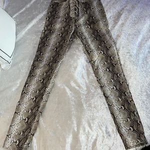 Snakeskin leather love pants 🐍❤️